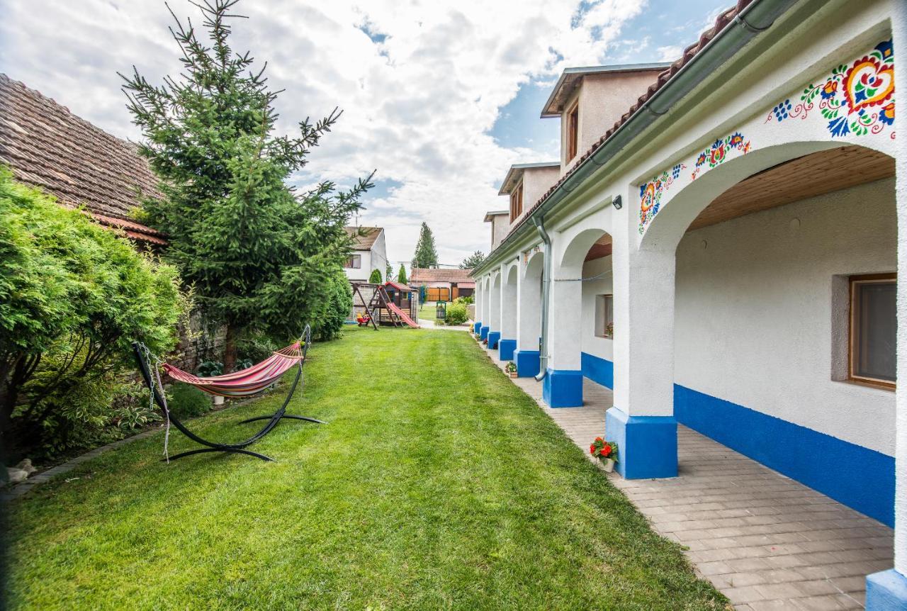 Malovany Dvorecek Dolní Dunajovice Exterior foto